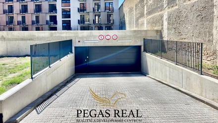 Pronájem garážového stání 14 m², Brno - Komárov