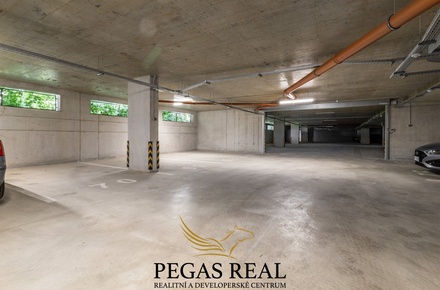 Pronájem garážového stání 14 m², Brno - Komárov