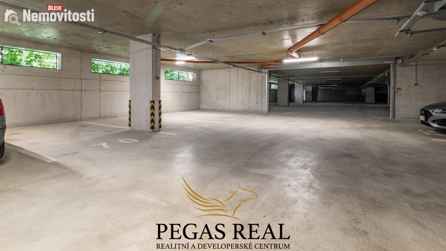 Pronájem garážového stání 14 m², Brno - Komárov