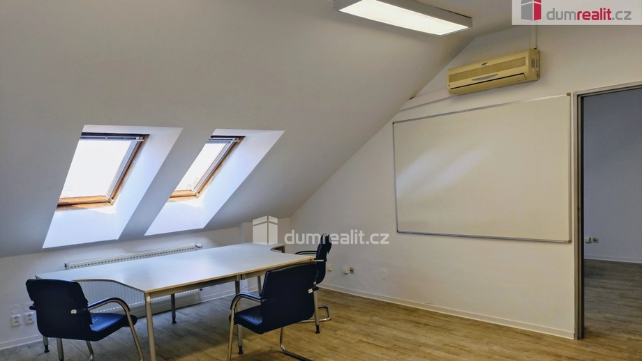 Pronájem kanceláře 48 m², Praha 3