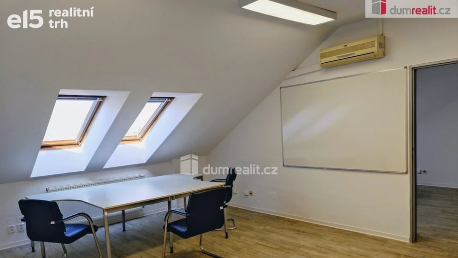 Pronájem kanceláře 48 m², Praha 3
