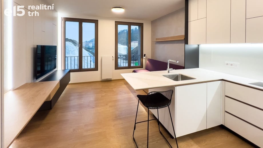 Pronájem bytu 1+kk 30 m², Praha 5