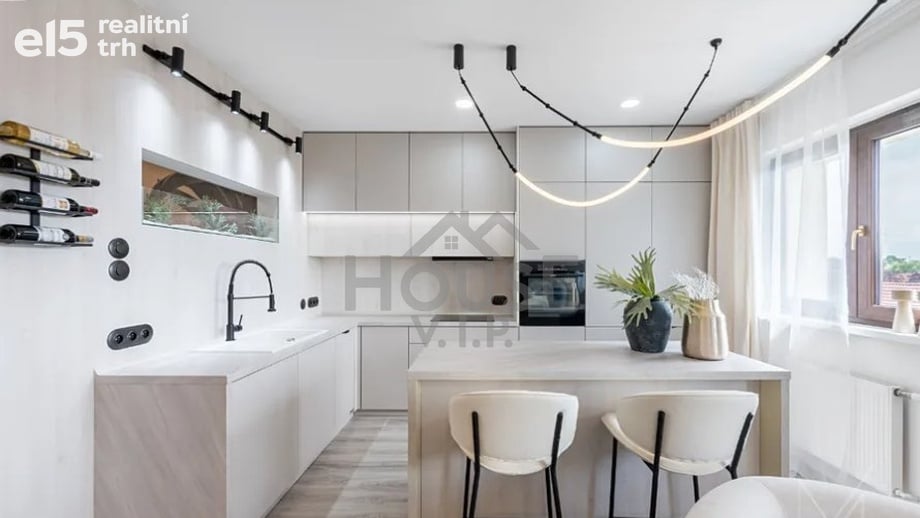 Prodej bytu 1+kk 37 m², Praha - Újezd nad Lesy