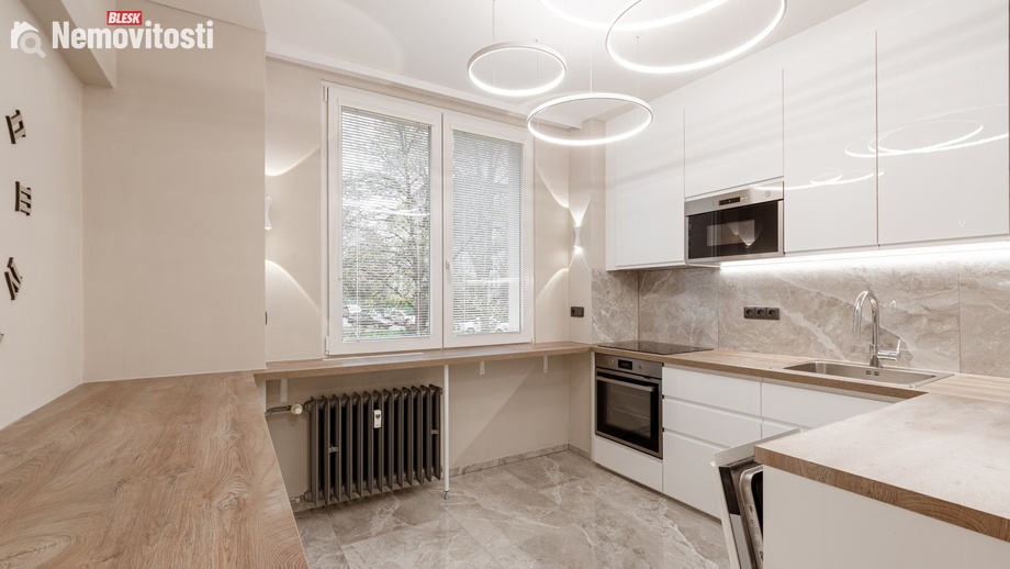 Pronájem bytu 2+1 60 m², Praha - Vršovice