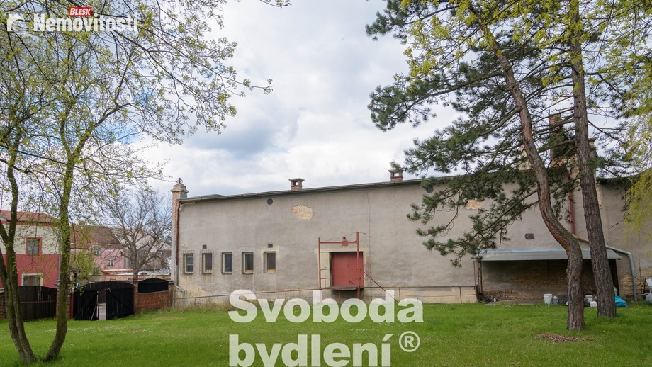 Prodej komerční nemovitosti 750 m², Hostomice