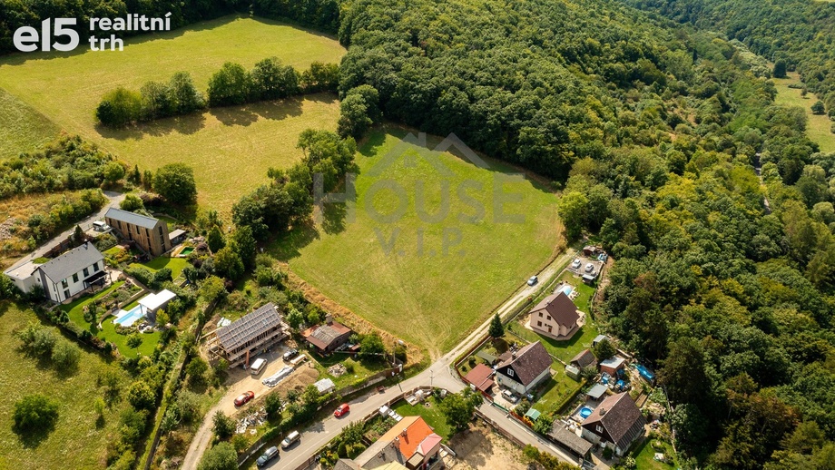 Prodej stavebního pozemku 16 376 m², Mořina