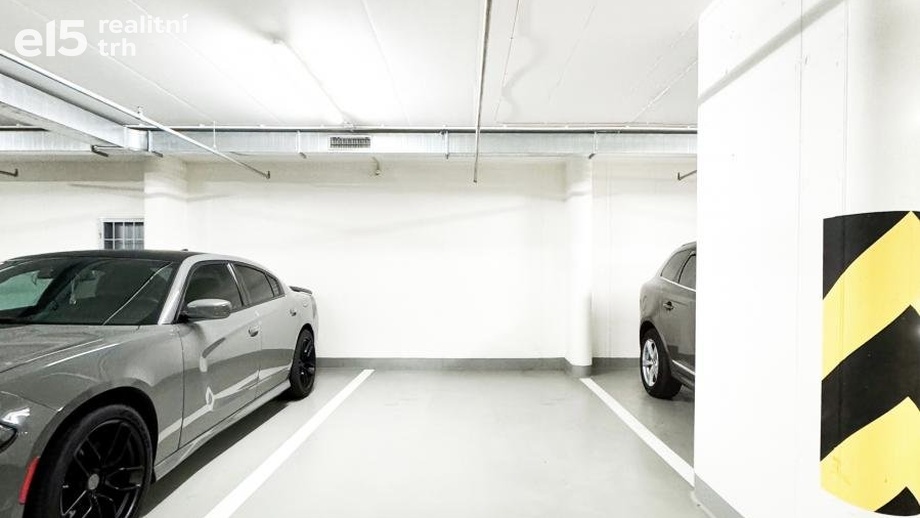 Pronájem garážového stání 12 m², Praha 4, Michle
