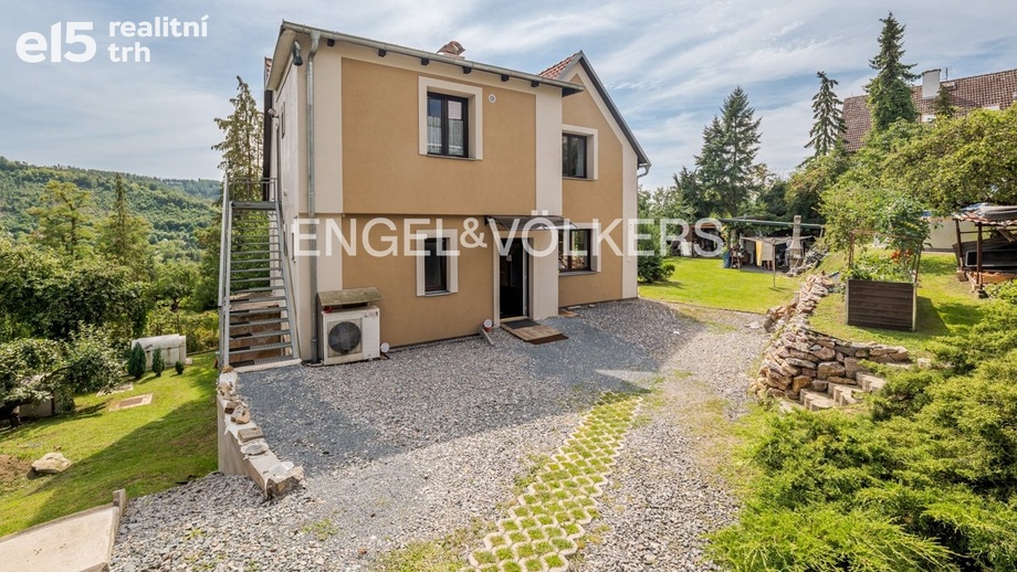 Prodej vícegeneračního domu 256 m², Černošice