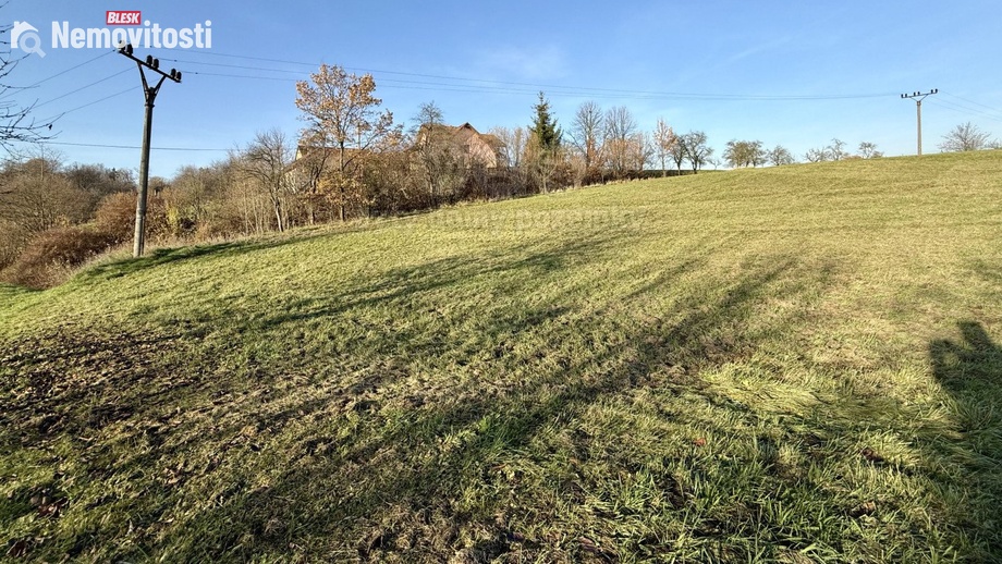 Prodej stavebního pozemku 2 214 m², Voděrady