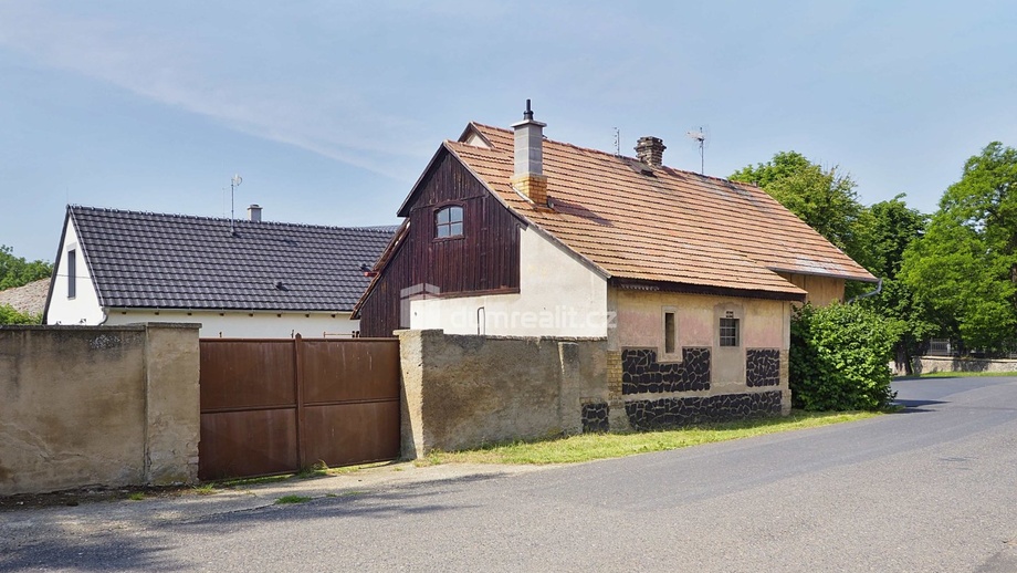 Prodej rodinného domu 438 m², Děčany