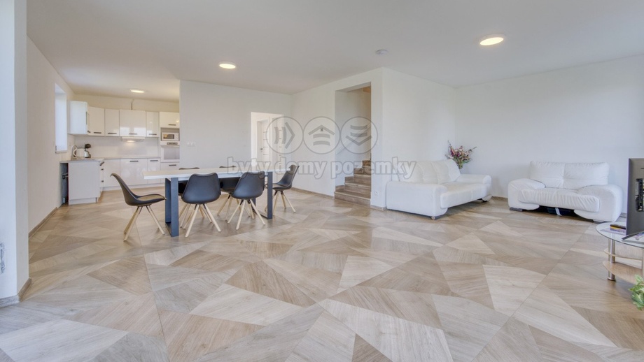 Pronájem rodinného domu 140 m², Losiná