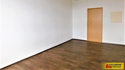 Pronájem kanceláře 62 m², Znojmo - Oblekovice