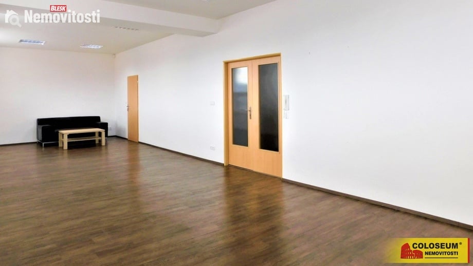 Pronájem kanceláře 62 m², Znojmo - Oblekovice