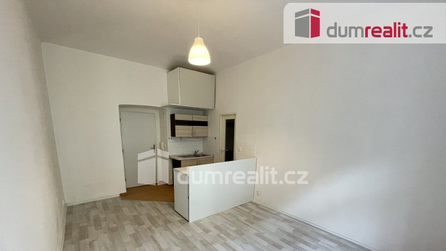 Pronájem bytu 1+kk 22 m², Praha 5