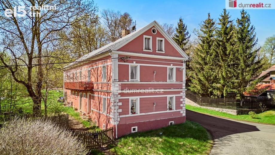 Prodej rodinného domu 328 m², Bochov