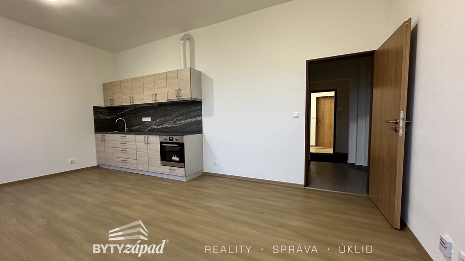 Pronájem bytu 3+kk 66 m², Strašice