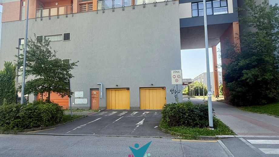 Prodej garáže 12 m², Praha - Háje