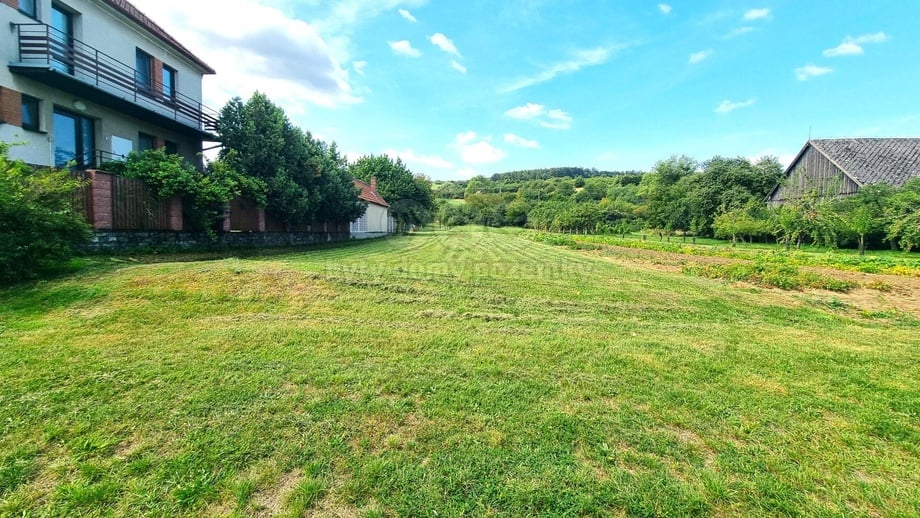 Prodej stavebního pozemku 1 139 m², Velká nad Veličkou