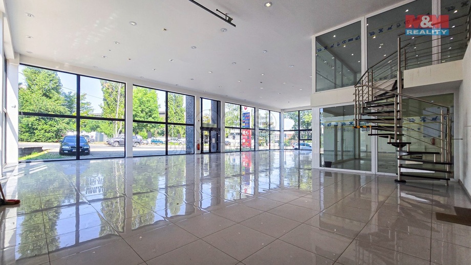 Pronájem obchodního prostoru 485 m², Kladno