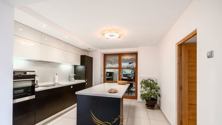 Prodej vily 218 m², Omice