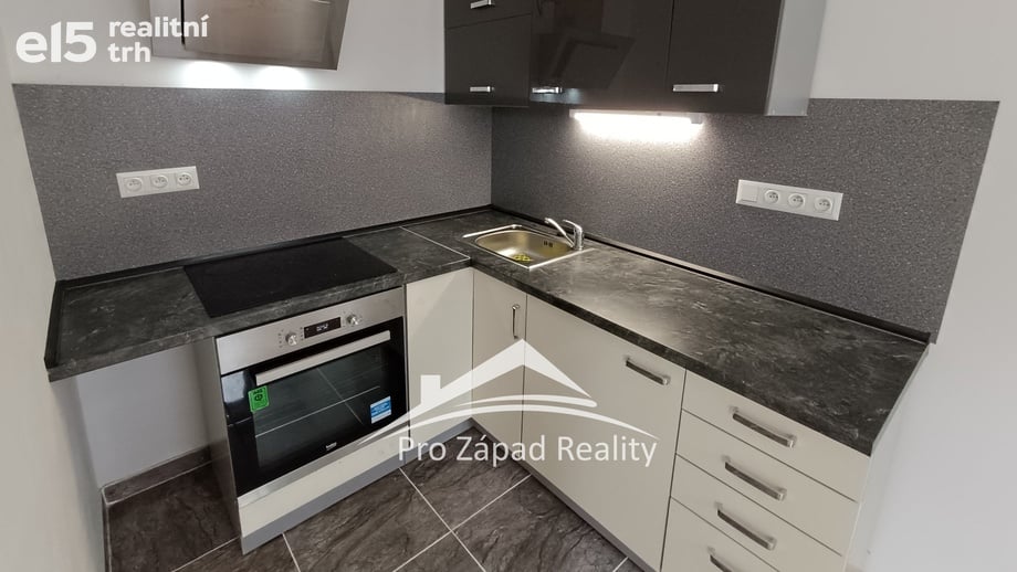 Pronájem bytu 1+kk 26 m², Plzeň - Koterov