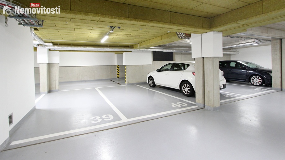 Pronájem garážového stání 13 m², Brno - Židenice