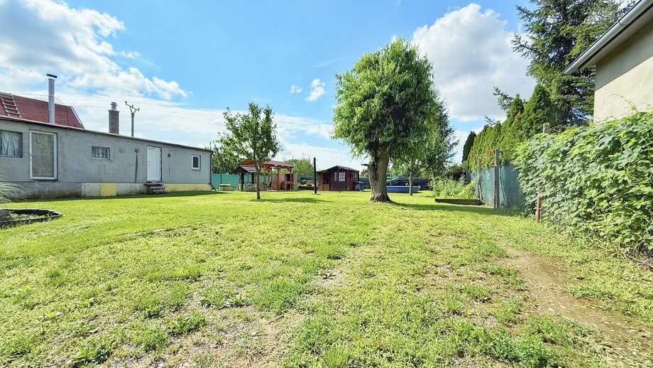Prodej zahrady 600 m², Znojmo - Oblekovice