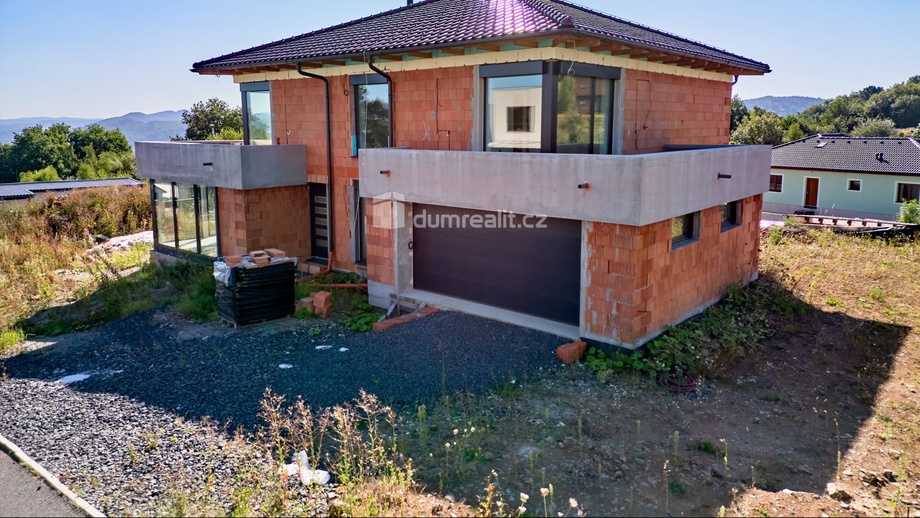 Prodej rodinného domu 340 m², Jenišov