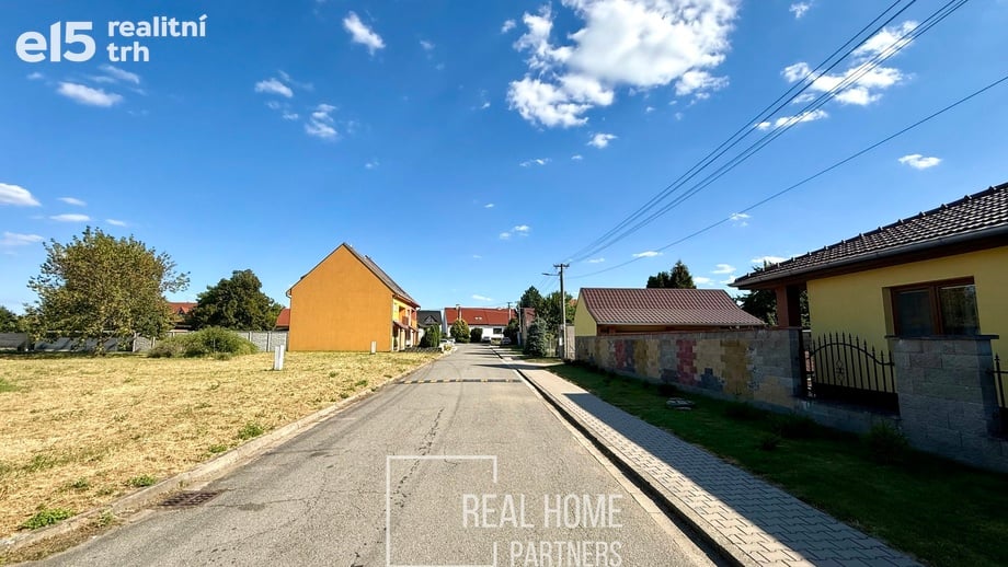 Prodej stavebního pozemku 500 m², Šaratice