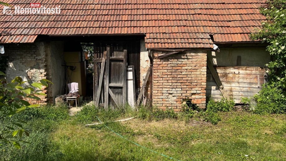 Prodej stavebního pozemku 1 198 m², Šlapanice u Brna