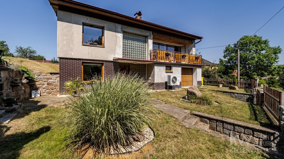 Prodej rodinného domu 200 m², Dolní Hbity