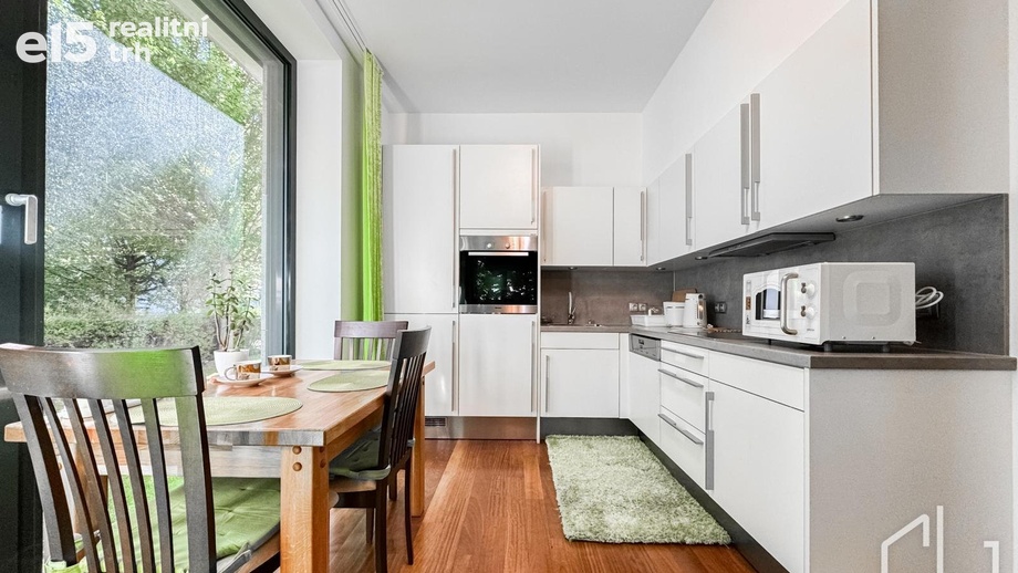 Pronájem bytu 1+kk 42 m², Praha 4, Nusle