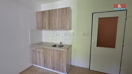 Prodej bytu 1+kk 16 m², Rožnov pod Radhoštěm