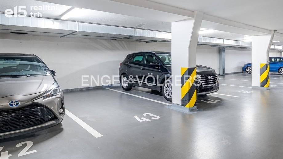 Pronájem garážového stání 16 m², Praha - Prosek