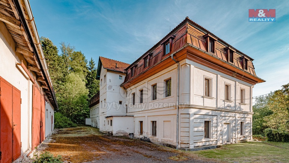 Prodej rodinného domu 1 700 m², Nové Město nad Metují