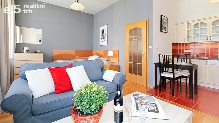 Pronájem bytu 1+kk 35 m², Praha - Vinohrady