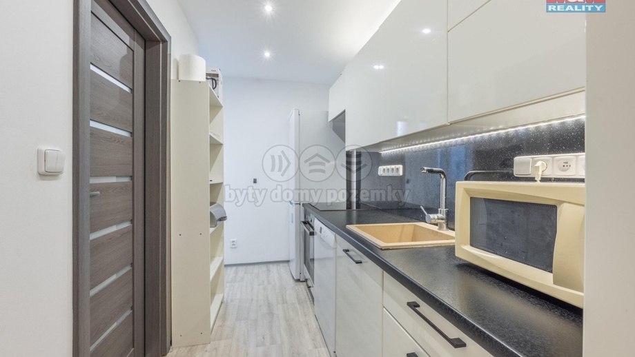 Prodej obchodního prostoru 45 m², Kladno