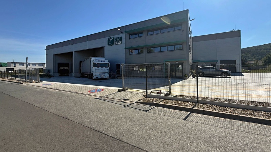 Pronájem skladu 875 m², Králův Dvůr