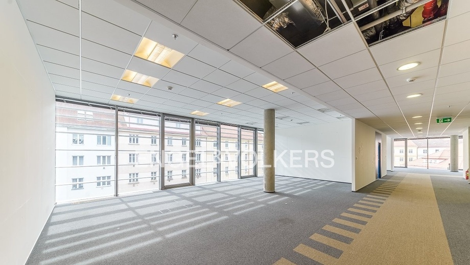 Pronájem kanceláře 564 m², Praha - Holešovice