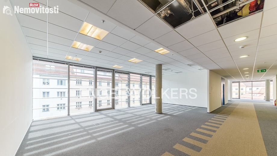 Pronájem kanceláře 564 m², Praha - Holešovice