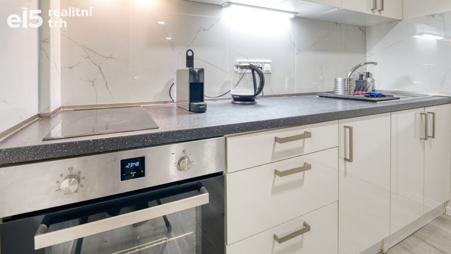 Prodej bytu 1+kk 39 m², Praha - Holešovice