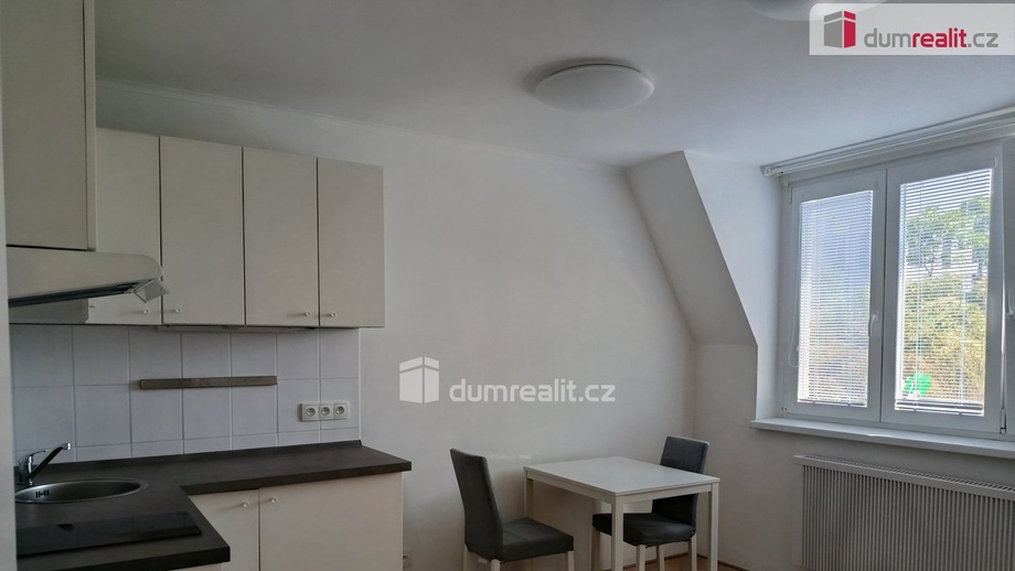 Pronájem bytu 1+1 28 m², Praha 4