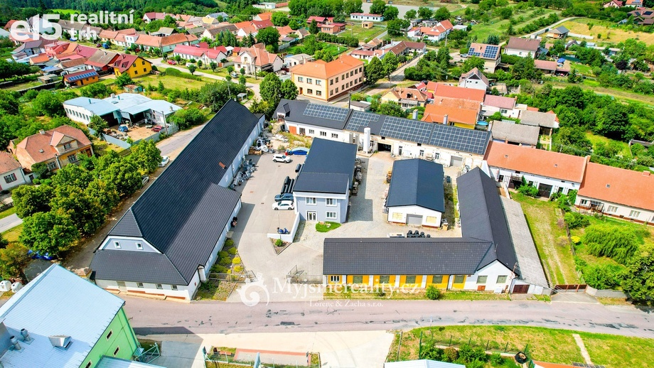 Prodej výrobního prostoru 2 425 m², Tavíkovice