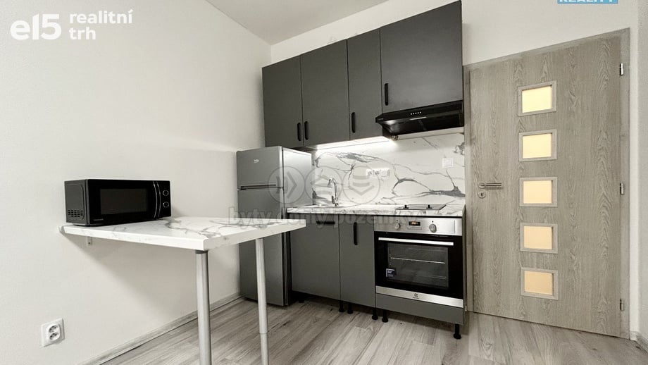 Pronájem bytu 1+kk 30 m², Milovice