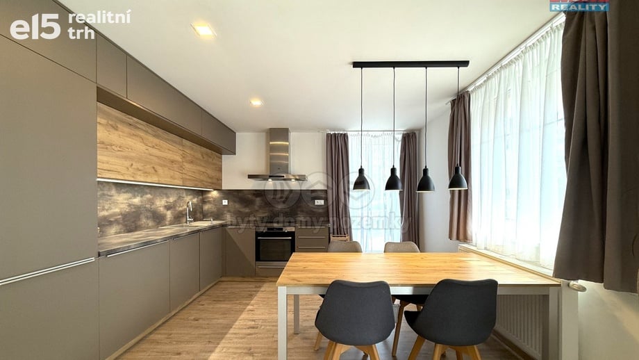 Pronájem bytu 3+kk 93 m², Přezletice