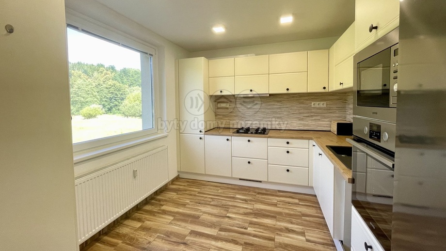Pronájem bytu 3+1 68 m², Loket