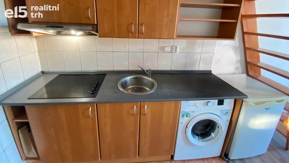 Pronájem bytu 1+kk 20 m², Praha - Vysočany