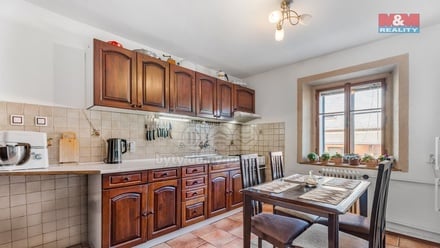 Prodej rodinného domu 270 m², Veselé