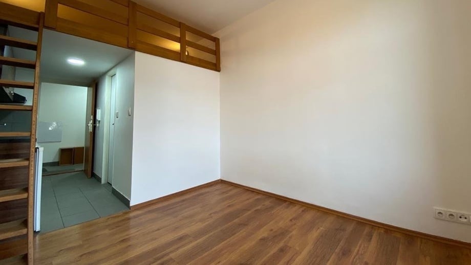 Pronájem bytu 1+kk 18 m², Praha - Vysočany
