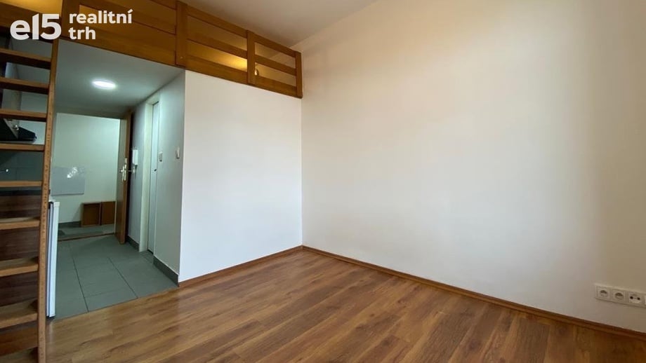 Pronájem bytu 1+kk 18 m², Praha - Vysočany
